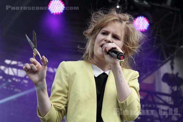 CHRISTINE AND THE QUEENS - 2012-07-20 - PARIS - Parvis de l'Hotel de Ville - 